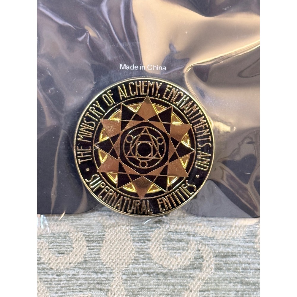 Illumicrate Master of Djinn Enamel Phone Grip Ministry of Alchemy Gold Black NEW